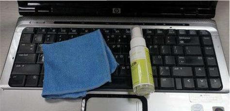 电脑屏幕的清理与维护（有效清理保护电脑屏幕的技巧与方法）