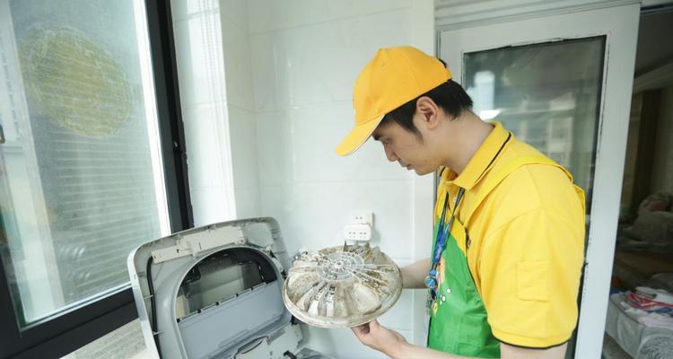 海盐饭店油烟机清洗方法（让油烟机恢复清洁）