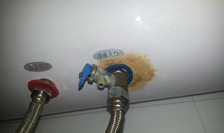 老板热水器漏水危险大（漏水问题的原因及如何快速解决）