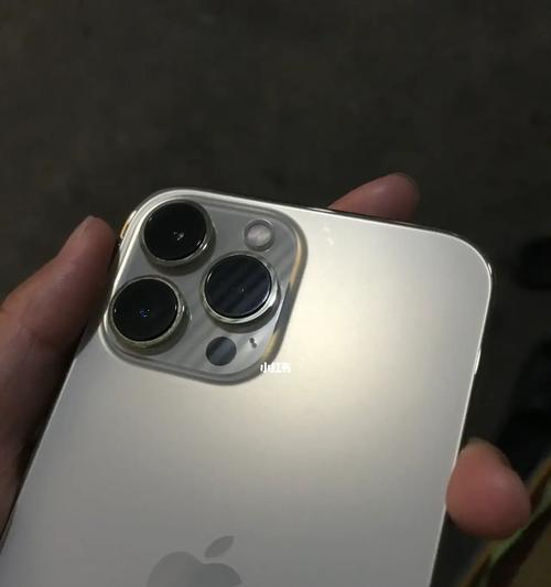 华为手机迎光拍照出现光点原因是什么？