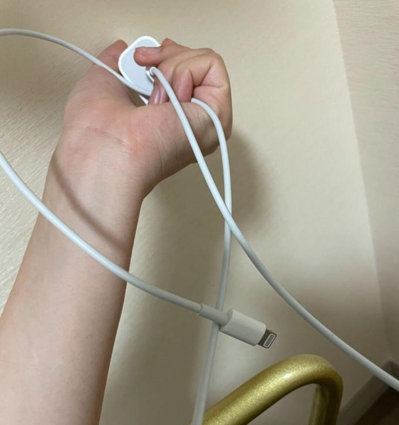 满电状态下不拔充电器使用手机会有什么影响？