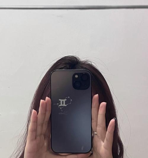 苹果15手机壳大镜框有何特点？如何选择合适的款式？