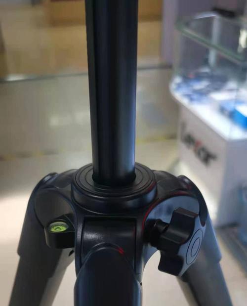 相机三脚架有哪些用途？如何选择合适的三脚架？