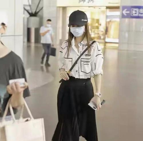 带铁链的手机壳佩戴方法是什么？是否方便日常使用？