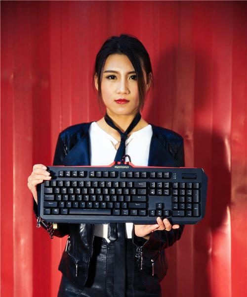 美女锤键盘的游戏名称是什么？
