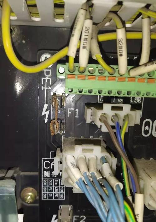电梯主板坏了怎么修？自己动手维修可行吗？