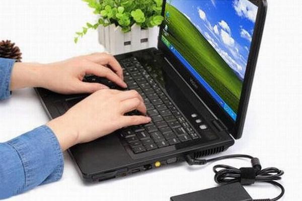 电脑电源重新插上会有什么影响？操作不当会有什么后果？