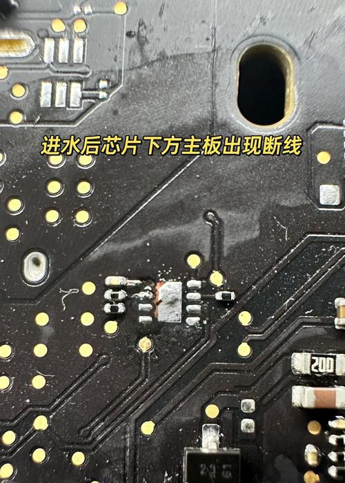 苹果笔记本电脑键盘进水如何处理？