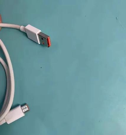 手机充电器插头卡座拆解步骤是什么？如何安全操作？