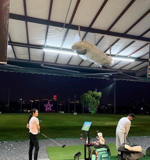 夜晚球场相机拍照技巧是什么？