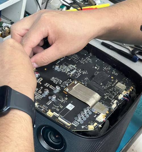 投影仪键盘关机的正确步骤是什么？关机后如何重新启动？