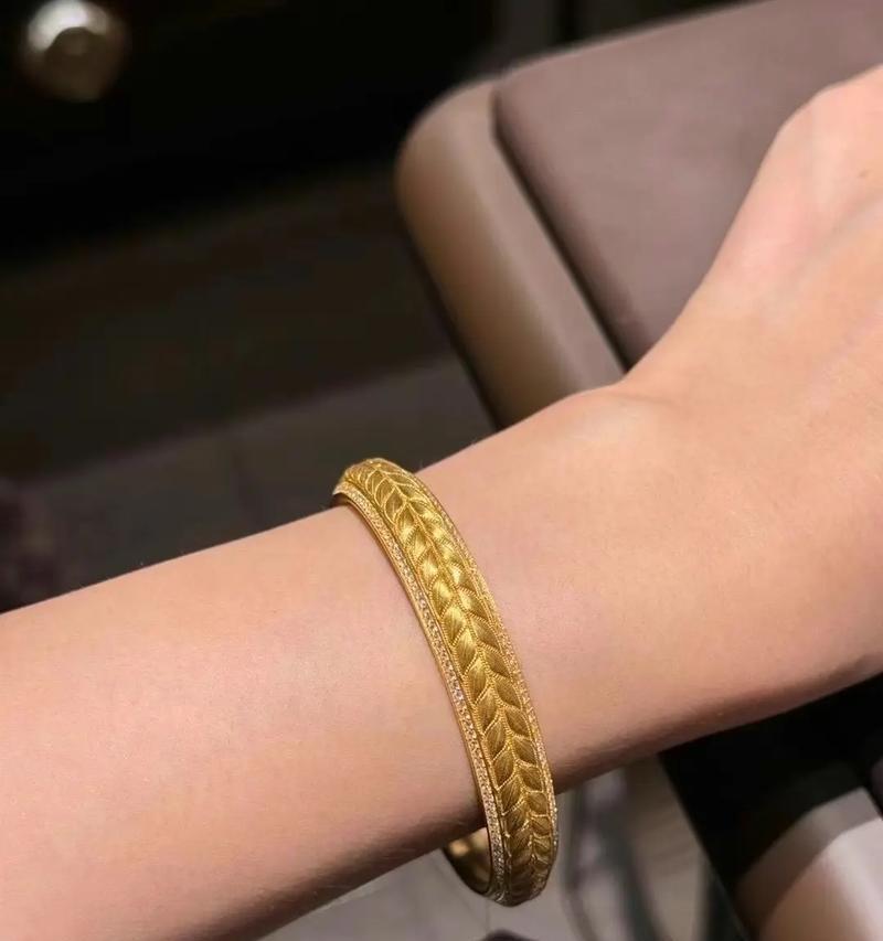 大麦手环穿戴视频教程？