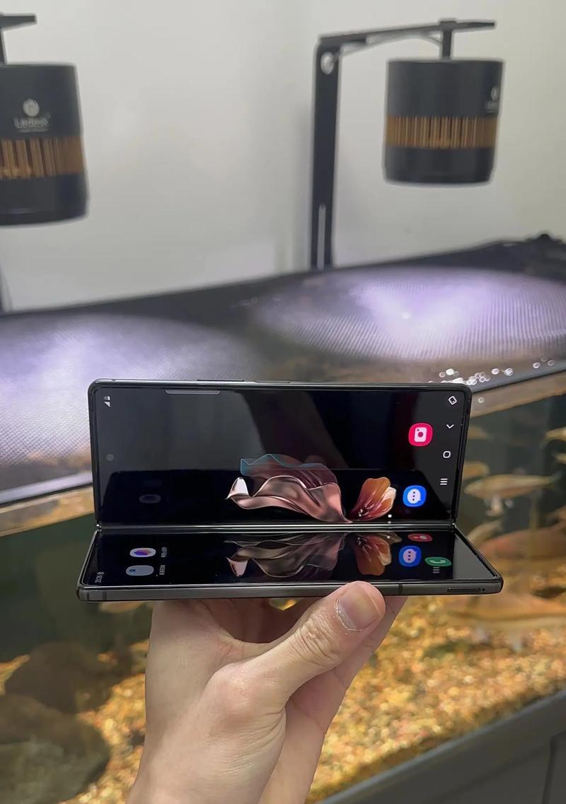 三星折叠手机性能如何？购买时应考虑哪些因素？