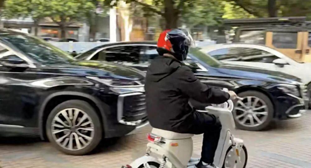 新国标电自开卖引发全网热议：“孩子坐哪”？